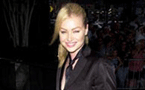 ally mcbeal actress spotted kissing female companion