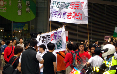 700 march in Hong Kong to protect civil rights from Christian right