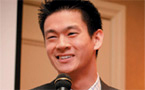 公開的同性戀者羅達倫當選成為美國目前最年輕的亞裔市長