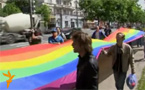 Gay activists outwit Moscow police with brief protest
